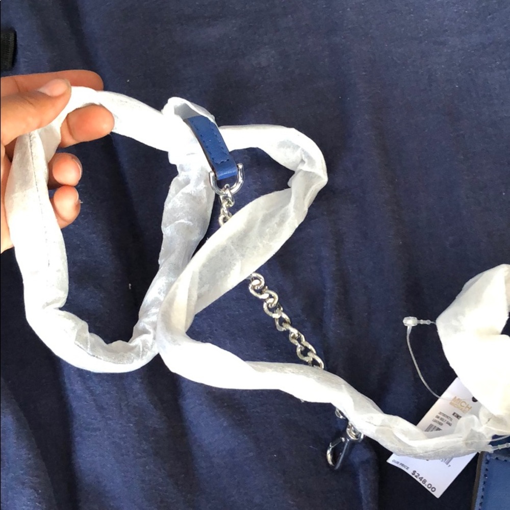 Blue Michael Kors hand bag - Picture 3 of 6